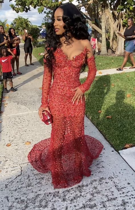 Prom Color Combos, Prom Dress With Head Scarf, Red Prom Dress Black Women, Prom Black Women, Prom Dress Black Women, Black Couple Prom, Exotic Prom Dresses, Baddie Prom Dresses, Glam Prom Dresses