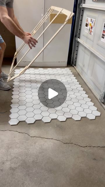 Retile Shower Diy Wall Tiles, Diy Tiling, Tile Shower Floor, Shower Floor Tile Ideas, Diy Tile Shower, Easy Tile, Molding Ceiling, Shower Floor Tile, Mosaic Bathroom