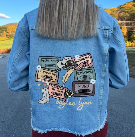 Cute Painted Jean Jacket, Custom Painted Jean Jacket, Concert Jean Jacket, Eras Jacket, Concert Jeans, Jean Jacket Painted, Hand Painted Jean Jacket, Jean Jacket Ideas, Jean Jacket Design