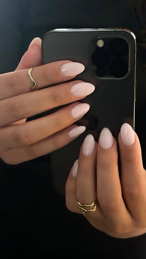 Winter Minimal Nails, Sns Almond Nails, Simple Clean Nails, Basic Winter Nails, Nails Simple Elegant, Nails Vanilla, Engagement Nails, Milky Nails, Plain Nails