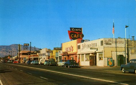 Mojave California, Tehachapi California, 1950s Aesthetic, Life In The 1950s, California Highway, Main Street Usa, Long Beach California, Gas Stations, Century City