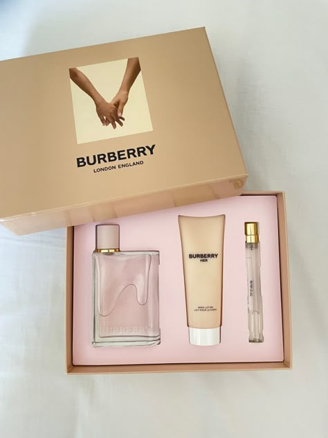 Burberry her Burrbery Perfume Her, Burberry Her Perfume Aesthetic, Expensive Gifts Aesthetic, Birthday Wishlist Aesthetic, Burberry Perfume Women, Burberry Her Perfume, Burberry Aesthetic, Luxury Presents, Perfume Burberry