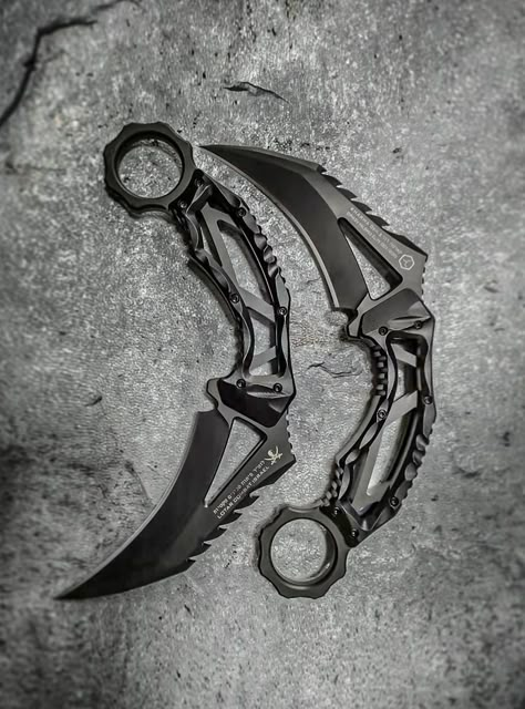 Cool Blades, Cool Knife Designs, Futuristic Knife, Knife Design Ideas, Kunai Knife, Sarada Cosplay, Cool Knife, Black Knife, Knife Aesthetic