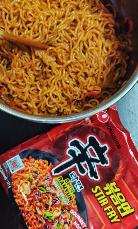 Shin Ramyun Aesthetic, Nongshim Ramen, Korean Picnic, Stir Fry Ramen Noodles, Shin Ramen, Korean Stir Fry, Shin Ramyun, Korean Vibe, Korean Ramen