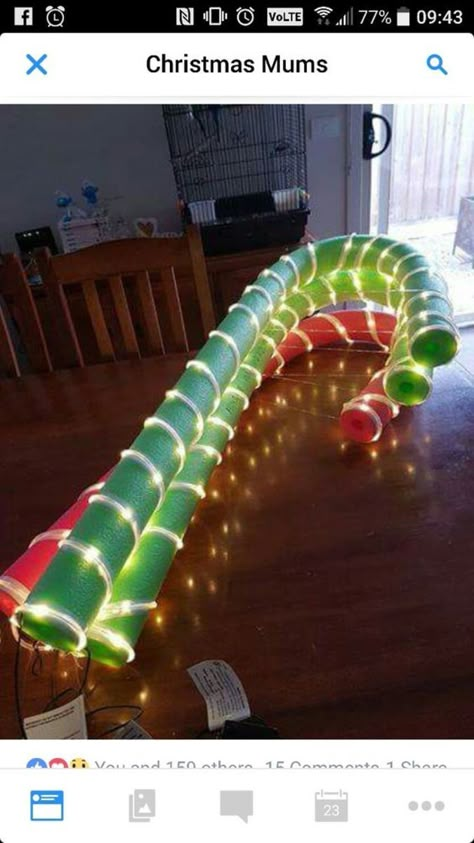 Christmas Parade Floats, Diy Natal, Parade Ideas, Pool Noodle, Christmas Float Ideas, Christmas Yard Decorations, Christmas Float, Front Porch Christmas Decor Ideas, Parade Float