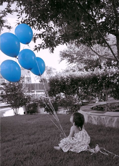 Sibling gender reveal photo with balloons 💙 Photo With Balloons, Gender Reveal Pics, Sibling Gender Reveal, Gender Reveal Photo Shoot, Gender Reveal Ultrasound, Gender Reveal Pictures, Gender Reveal Photography, Gender Reveal Photo, Baby 2 Announcement