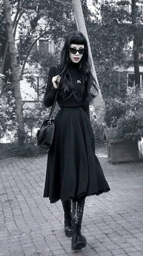 Edgy Work Outfits, Elegant Goth, Goth Outfit Ideas, Goth Chic, Gothic Mode, Casual Goth, Goth Look, Outfit Shopping, Elegante Casual