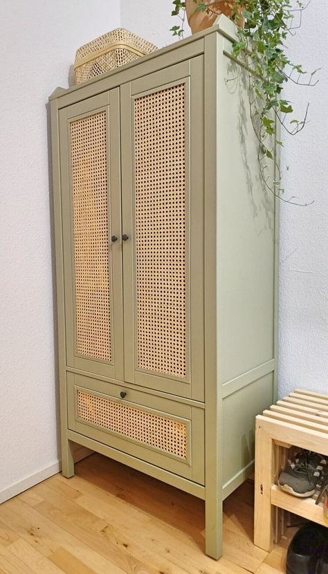 Wardrobe Ikea, Ideas Armario, Diy Rattan, Rattan Doors, Ikea Wardrobe, Ikea Hackers, Casa Vintage, Diy Furniture Renovation, Furniture Renovation