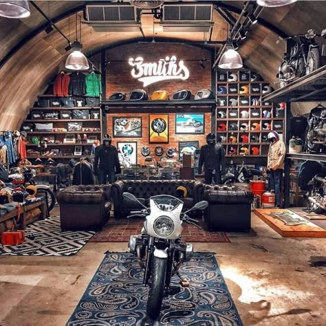 Man Cave Garage Ideas, Leather Burning, Garage Man Cave Ideas, Man Garage, Cave Room, Cool Garages, Garage Loft, Man Cave Room, Men Cave