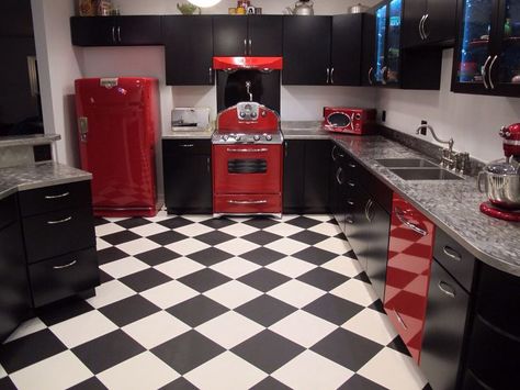 50s Diner Kitchen, Retro Kitchen Tables, Retro Kitchen Accessories, Checkered Floor, 50s Kitchen, Vintage Bedroom Decor, 1950s Kitchen, Diner Decor, Kitchen Decor Apartment