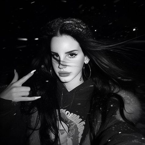 lana del rey icon⭐🦋 Lana Del Rey Pictures, Love Lana Del Rey, Lana Del Rey Music, Fall Photo Shoot Outfits, Album Artwork Cover Art, Lana Del Rey Love, Lana Rey, Elizabeth Grant, Dark Feminine Aesthetic