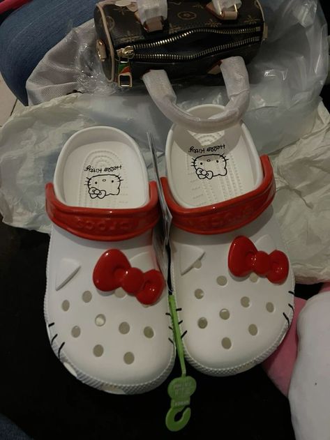 Crocs Aesthetic, Nike Shoes Women Fashion, Hello Kitt, Pretty Sneakers, Crocs Fashion, Kitty Clothes, Hello Kitty Clothes, Dr Shoes, Pretty Shoes Sneakers