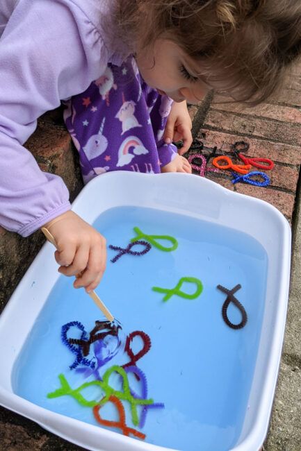 Ocean Activities Preschool, Water Play Activities, Game For Toddlers, Ocean Theme Preschool, Preschool Fine Motor Activities, Sea Activities, Crafts For Toddlers, Fine Motor Activities For Kids, Fun Activities For Toddlers