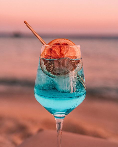 Branco Mykonos on Instagram: “Cheers to summer sunsets with one of our favourite cocktails, Ocean Spritz. Almost too pretty to drink. 🌊🌅 #ExperienceBranco…” Happy August, Quotes Celebrities, Cocktail Photography, Wallpapers Quotes, Fiji Water Bottle, Ocean Vibes, Sweet Summer, Summer Sunset, Favorite Drinks