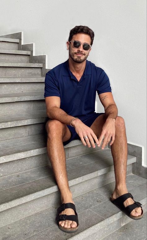 Men Birkenstock Outfit, Best Sandals For Men, Vacation Outfits Men, Stylish Men Wear, Men Birkenstock, Mens Smart Casual Outfits, Birkenstock Men, Boyfriend Outfit, Hawaii Outfits