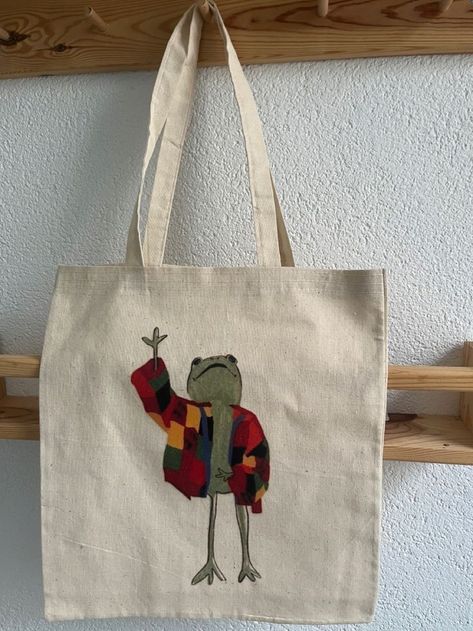 Tote Bag Diy Paint, Totebag Painting Ideas, Decorated Tote Bags, Diy Tote Bag Design, Painted Canvas Bags, Handpainted Tote Bags, Canvas Bag Diy, Totes Ideas, Canvas Bag Design