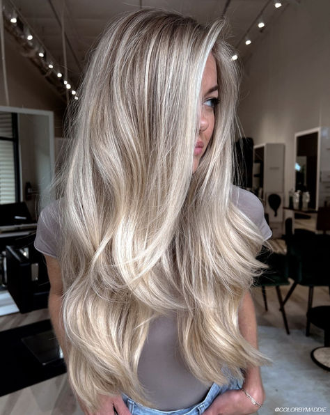 California Blonde Hair Color Is Your Summer 2024 Style Sorted - Bangstyle - House of Hair Inspiration Winter Blonde Hair, Hair Color Guide, Blonde Lowlights, Bright Blonde Hair, Summer Blonde Hair, Blond Balayage, Light Blonde Hair, Balayage Blonde, Blonde Hair Inspiration