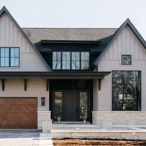 Two Tone Exterior House Colors, Tan House, Exterior Color Palette, Home Exteriors, Exterior House Color, Craftsman Exterior, Home Exterior Makeover, Exterior Makeover, Modern Farmhouse Exterior