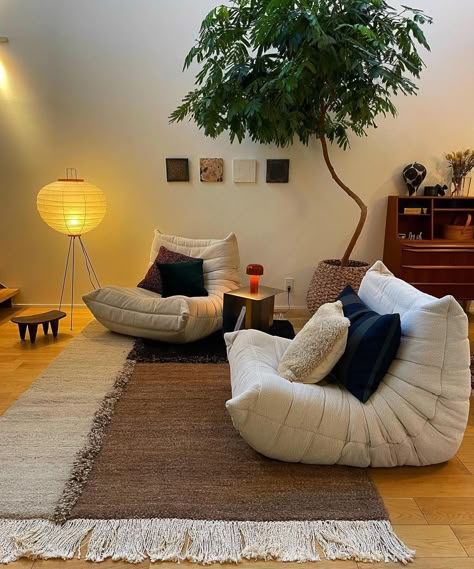 Floor Lounge Chair, Fireside Chairs, Togo Sofa, Apartment Decor Inspiration, Room Design Bedroom, Cozy Interior, Cozy Apartment, Apartment Inspiration, Dream House Decor