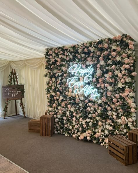 Flower Backdrop With Neon Sign, Wedding Flower Wall Backdrop With Neon Sign, Flower Backdrops For Wedding, Happily Ever After Neon Sign Wedding, Fancy Photo Backdrop, Flower Boards Backdrop, Event Picture Wall, Led Flower Wall, Photo Wall Flowers