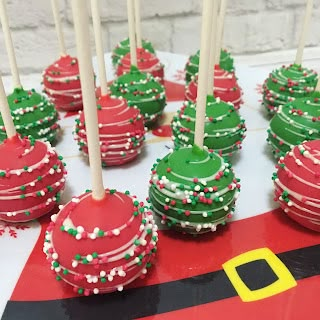 Christmas Cake Pops Recipe, Holiday Cake Pop, Decorate Cake, Cake Pop Designs, Xmas Desserts, Cake Pop Decorating, Christmas Cake Pops, Christmas Cake Designs, Cake Pop Recipe