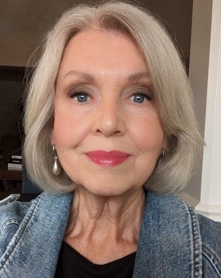 Susan After 60, 70 Year Old Women, Street Style Blog, Aging Beautifully, Aging Gracefully, Denim Jackets, Short Hairstyles For Women, Style Blog, The Basics