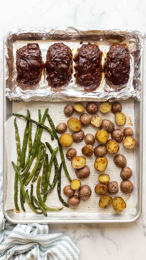 Ashley | Easy Family Meals on Instagram: “SIX Ingredient Mini Meatloaves Sheet Pan Dinner 🙌 Kicking off another month of 6 Ingredient Suppers today 🎉 I’m sharing FOUR 6 Ingredient…” Mini Meatloaf Sheet Pan Dinner, Hamburger Sheet Pan Dinners, Meatloaf Sheet Pan Dinner, Sheet Pan Meatloaf, Pan Meatloaf, Mini Meatloaf Recipes, Chicken Barley Soup, Meatloaf Topping, Gluten Free Meatloaf