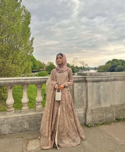 Hijab With Traditional Dress, Hijabi Lengha, Pakistani Clothes With Hijab, Pakistani Attire, Hijabi Wedding Outfit, Desi Modest Outfits, Eid Fits Aesthetic, Hijabi Indian Outfit, Modest Indian Outfit