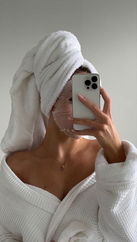 Wellness Aesthetic Skincare, Fall Skincare Aesthetic, Clean Skin Aesthetic, Clean Girl Skincare, Vision Board Pics, Skin Goals, Clean Life, Clean Lifestyle, Clean Girl Aesthetic