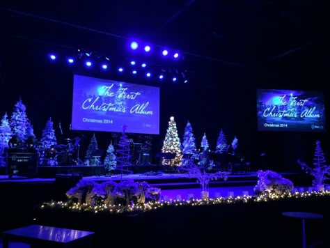 Church Stage Christmas, Christmas Stage Design, Christmas Setup, Church Christmas Decor, Church Building Design, Church Christmas Decorations, Church Stage Design Ideas, Christmas Tree Forest, Wonderland Decorations