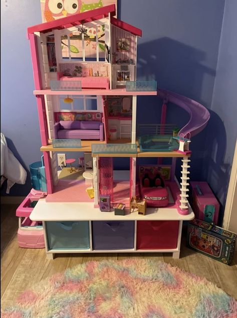 Barbie Room Decor, Barbie Storage, Barbie Organization, White Tables, Toy Room Organization, Storage Cubbies, Train Table, Kids Desk, Barbie Room