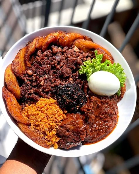 Gari And Beans Ghana, Beans And Plantain Ghana, Food In Ghana, Ghana Street Food, Rice And Stew Ghana, Healthy African Food, Waakye Ghana Recipe, Ghana Fried Rice, Ghana Food Recipes