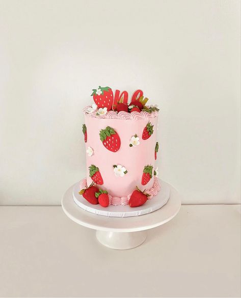 Strawberry 1st Birthday Party Cake, Strawberry Cake For 1st Birthday, Berry First Birthday Aesthetic, Strawberry Cake Ideas Birthdays, Very Berry First Birthday Cake, Berry First Bday Cake, Berry 1st Birthday Smash Cake, Berry Themed Cake, Strawberry Cake 1st Birthday