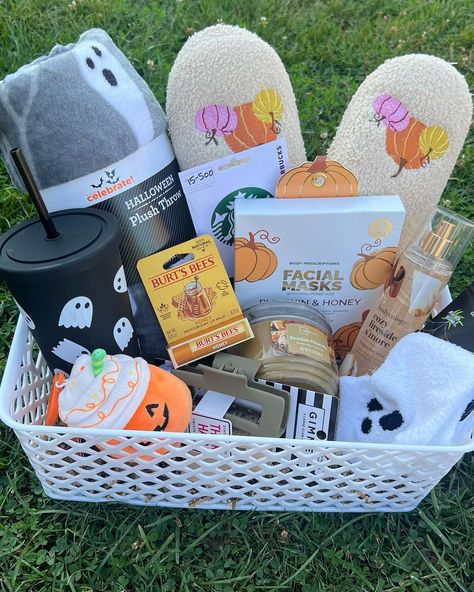 Boo Basket Ideas For Girlfriend Fall, Boo Basket For Girlfriend, Spooky Basket Ideas For Girlfriend, Basket Ideas For Girlfriend, Boo Basket Ideas For Girlfriend, Basket Gifts Ideas, Cute Baskets, Boo Basket Ideas, Spooky Basket