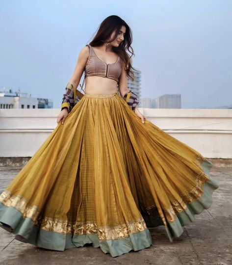 Fatima Sana Shaikh, Lengha Blouse Designs, Rajasthani Dress, Lehenga Pattern, Simple Lehenga, Navratri Dress, Indian Outfits Lehenga, Lehenga Designs Simple, Traditional Indian Dress