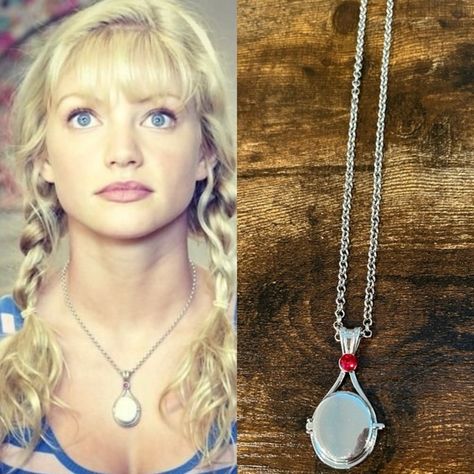 H2O Just Add Water Locket Rikki
Mermaid Necklace H2o Locket Necklaces, Cute Lockets Necklaces, H2o Just Add Water Necklace, H20 Lockets, H20 Necklace, H2o Jewelry, H2o Just Add Water Outfits, H2o Locket, Rikki H2o