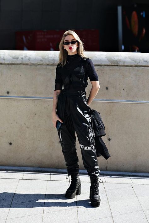 The Harajuku Style I adore – Veiled of Joy Mode Edgy, Seoul Fashion Week, Seoul Fashion, Womens Fashion Edgy, Mode Inspo, Harajuku Fashion, Edgy Outfits, Outfit Casual, Grunge Outfits