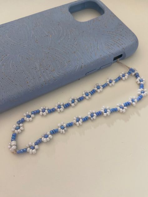 Beaded Jewelry For Phone, Phone Case Accessories Beads, Phone Case Jewelry, Accessories Phone, Simple Phone Charm Ideas, Flower Phone Charm, Phone Case Chain, Seed Bead Phone Charm, Phone Necklace