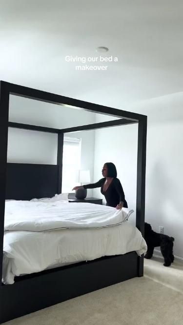 Guest Bedroom Ideas Apartment, Black White And Grey Bedroom Ideas Modern, Bedroom Decor Ideas For Women Modern, Black Bedroom Decor Ideas For Women, Black Bed Canopy, Luxury Canopy Bed, Minimal Aesthetic Bedroom, Nightstand Minimal, Dark Neutral Bedroom