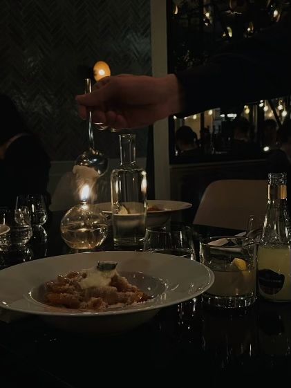 Fancy Dinner Aesthetic, Date Night Fancy, Dinner Date At Home, Dinner Date Aesthetic, Fancy Date Night, Aesthetic Dinner, Dinner Aesthetic, Black Dinner, Dinner Restaurants