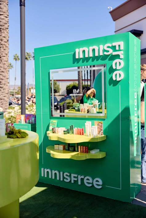 product-display-wall-fabrication Event Display Ideas, Brand Display, Product Exhibition, Beauty Expo Booth Ideas, Stand Display, Pop Up Display Booth, Skincare Activation Ideas, Skincare Display Stand, Product Display Stand