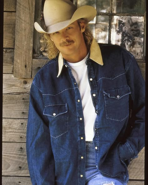 Alan Jackson on Instagram: “Did someone say #ThrowbackThursday? 🤠” Alan Jackson Music, Newnan Georgia, 90s Country Music, Men 90s, Best Country Singers, 90s Country, Hank Williams Jr, Alan Jackson, Country Singer