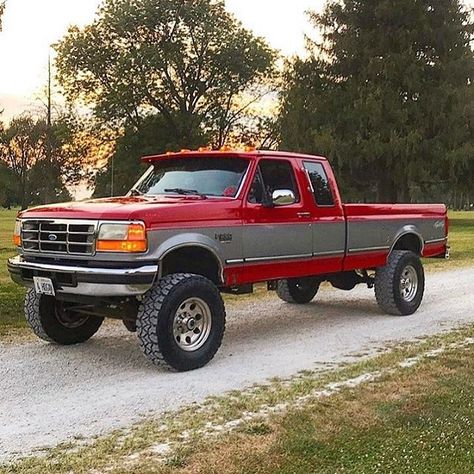 I need this! @josiah.hogan - Follow @cpaddict  - #oldschool #ford #obs #twotone #lifted #pickup #awesome #cpaddict #follow Ford F250 Diesel, Ford Obs, Ford Trucks For Sale, Obs Ford, 1979 Ford Truck, Best Pickup Truck, Obs Truck, Country Trucks, Ford Diesel