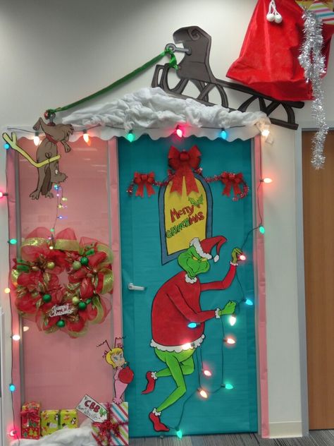 The Grinch who stole Christmas Door decor Grinch Classroom, Grinch Door, Christmas Hallway, Door Decorations Classroom Christmas, Holiday Door Decorations, Christmas Door Decorating Contest, Christmas Classroom Door, Grinch Decorations, Grinch Christmas Party