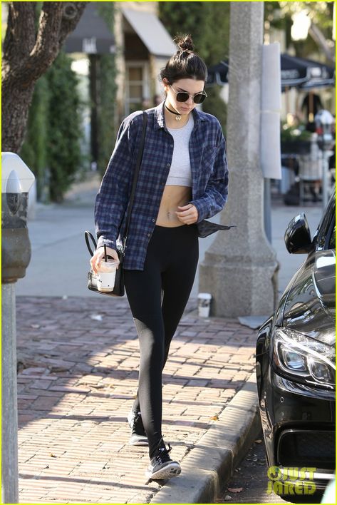 Kendall Jenner Shirt, Choker Outfit, Yoga Goddess, Gold Nike, Kendall Jenner Street Style, Toned Tummy, Kendall Style, Blue Plaid Shirt, Kendall Jenner Outfits