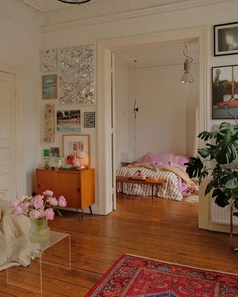 Casa Vintage, Redecorate Bedroom, Apartment Decor Inspiration, Future Apartment, Dream Apartment, Apartment Inspiration, First Apartment, Apartment Room, Room Inspiration Bedroom