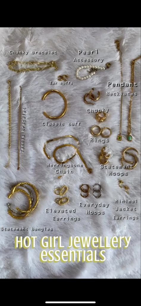 It Girl Essentials, Chunky Jewelry Necklace, Capsule Wardrobe Jewelry, Accessories Drawer, Siren Aesthetic, Kitchen Scraps, Girl Essentials, Plant Kitchen, Capsule Wardrobe Essentials