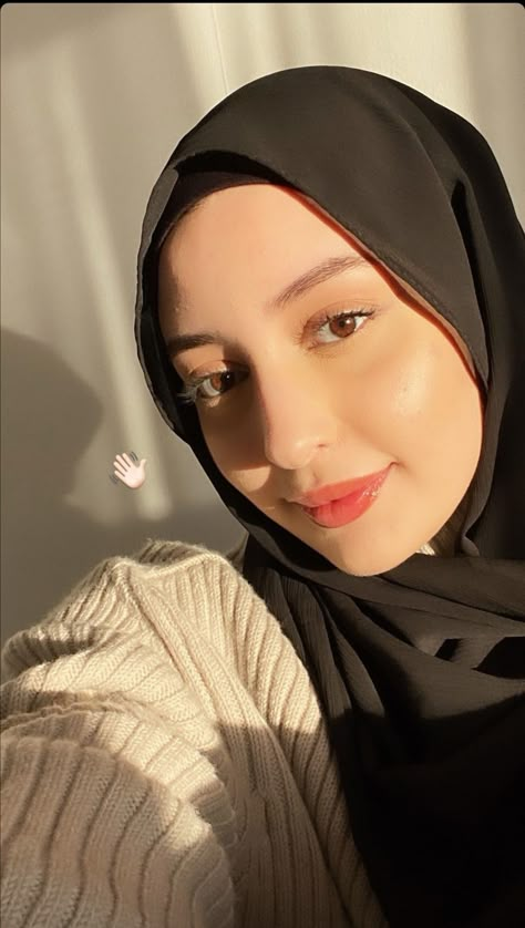 Arabian Beauty Women, Hijabi Aesthetic, Arabian Beauty, Islamic Girl, Hijabi Girl, Hijab Tutorial, Beautiful Hijab, Review Produk, Muslim Women