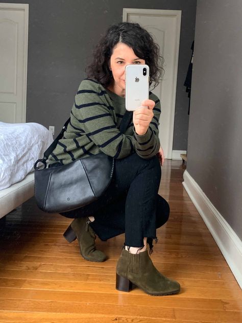 Olive Boots Outfit Winter, Olive Green Ankle Boots Outfit, Olive Green Boots Outfit Winter, Green Booties Outfit, Green Boots Outfit, Chelsea Boots With Jeans, Ankle Boots Outfit Fall, Green Shoes Outfit, Booties Outfit Fall