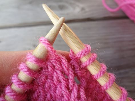 Knitting Increase, Knitting 101, Knitting Hacks, Knitting Basics, Crochet Stitches Free, Beginner Knitting Patterns, Beginner Knitting, Knitting Blogs, Crocheting Patterns